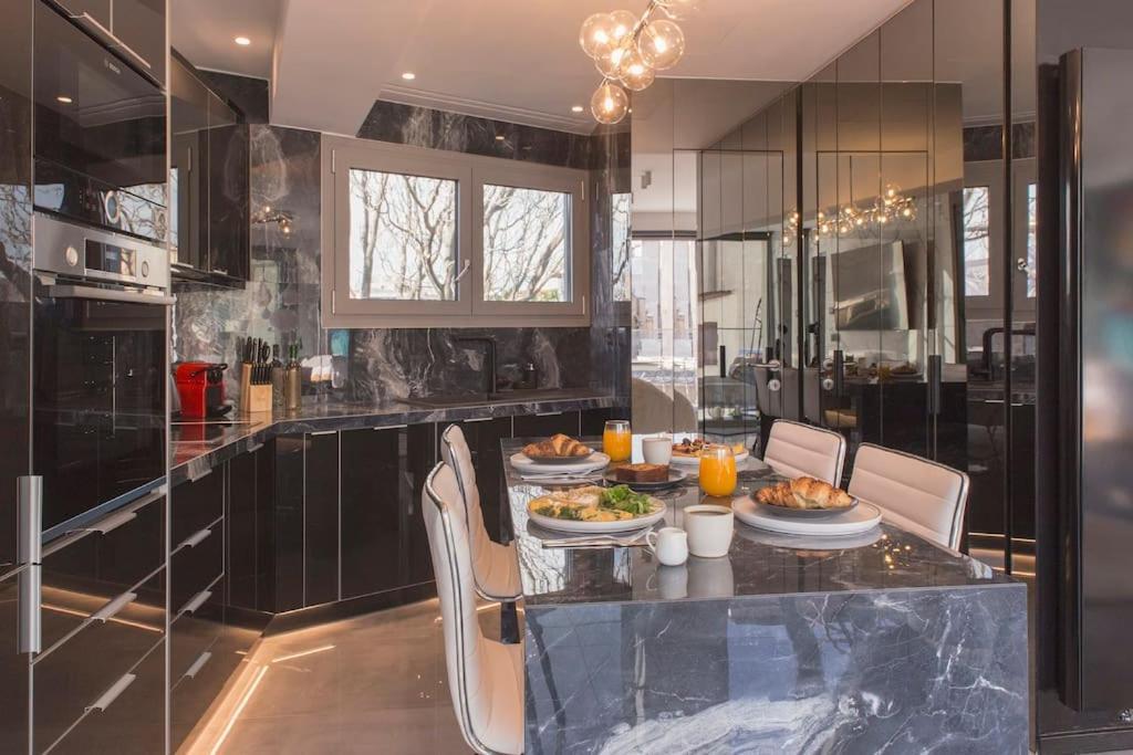 Luxury Acropolis View Apartment-Living Stone Black Pearl Афіни Екстер'єр фото
