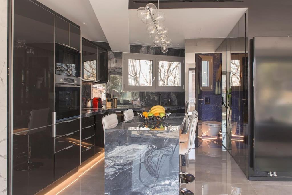 Luxury Acropolis View Apartment-Living Stone Black Pearl Афіни Екстер'єр фото