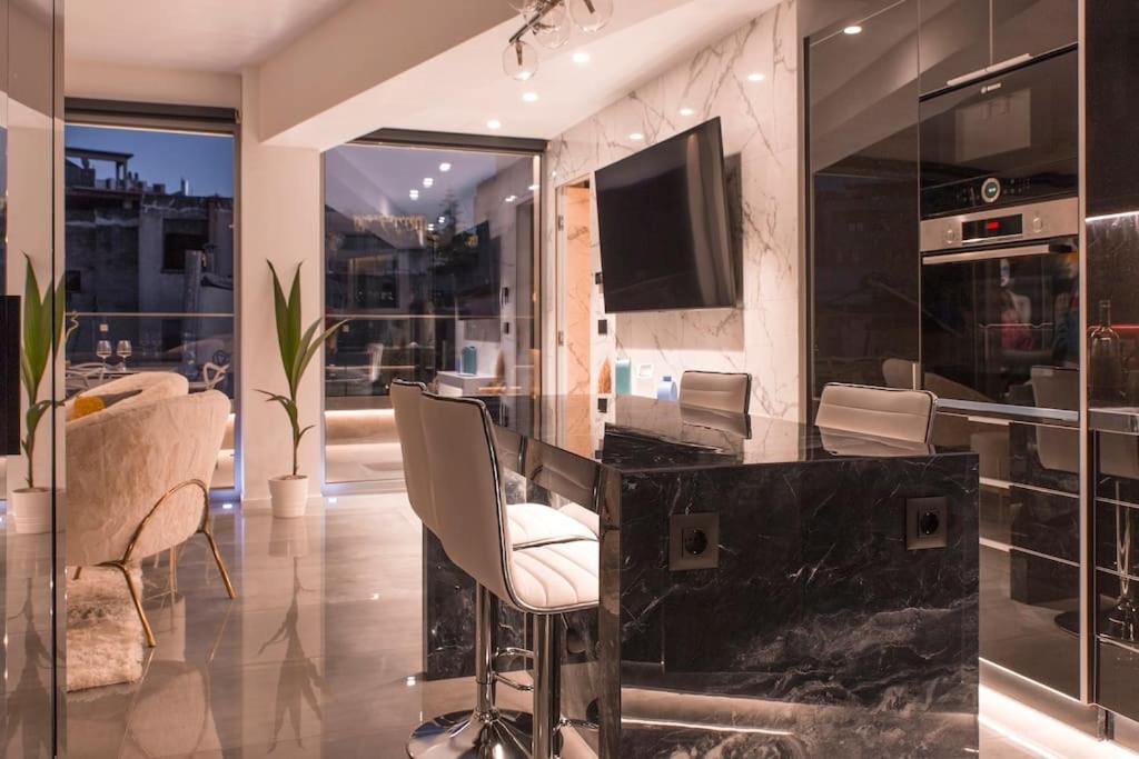 Luxury Acropolis View Apartment-Living Stone Black Pearl Афіни Екстер'єр фото
